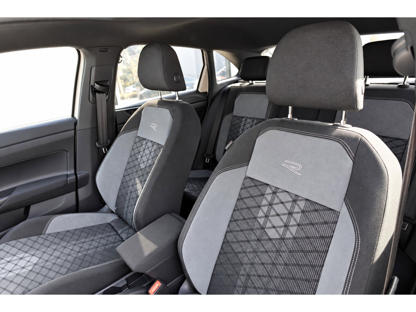 Volkswagen Taigo 1.5 TSI R-Line PANO KEYLESS CAM