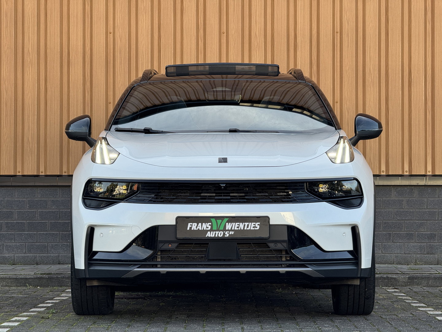 Lynk & Co 01 1.5 More | Panoramadak | Leder | 360° Camera | 20" Lichtmetaal | Infinity | Sfeerverlichtinig | Stuurverwarming | Elektrische Bestuurdersstoel | Stoelverwarming | Apple Carplay | Android Auto |