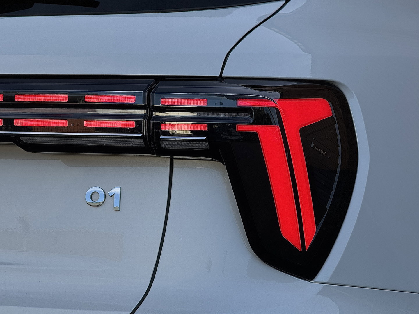 Lynk & Co 01 1.5 More | Panoramadak | Leder | 360° Camera | 20" Lichtmetaal | Infinity | Sfeerverlichtinig | Stuurverwarming | Elektrische Bestuurdersstoel | Stoelverwarming | Apple Carplay | Android Auto |