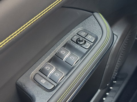 Lynk & Co 01 1.5 More | Panoramadak | Leder | 360° Camera | 20" Lichtmetaal | Infinity | Sfeerverlichtinig | Stuurverwarming | Elektrische Bestuurdersstoel | Stoelverwarming | Apple Carplay | Android Auto |