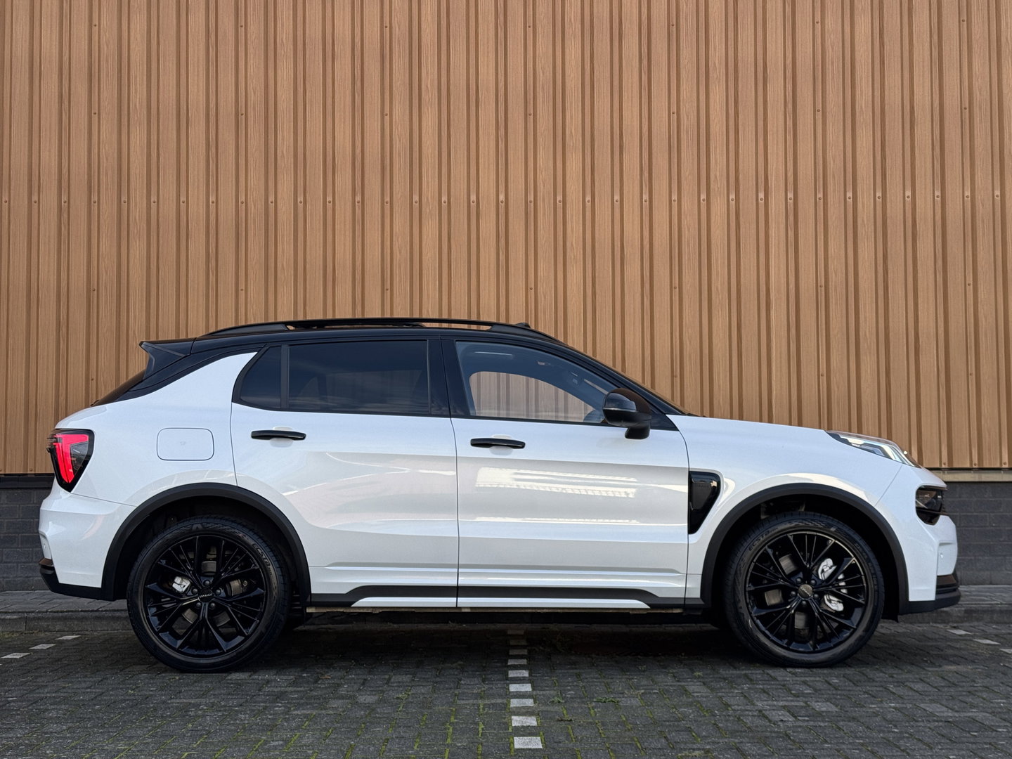Lynk & Co 01 1.5 More | Panoramadak | Leder | 360° Camera | 20" Lichtmetaal | Infinity | Sfeerverlichtinig | Stuurverwarming | Elektrische Bestuurdersstoel | Stoelverwarming | Apple Carplay | Android Auto |