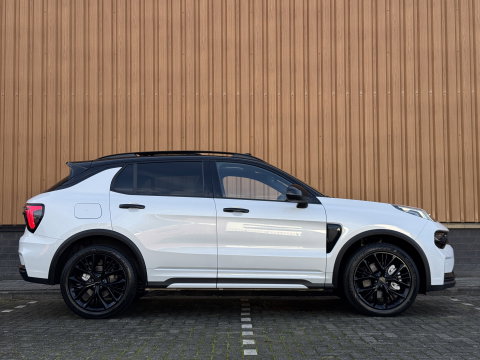 Lynk & Co 01 1.5 More | Panoramadak | Leder | 360° Camera | 20" Lichtmetaal | Infinity | Sfeerverlichtinig | Stuurverwarming | Elektrische Bestuurdersstoel | Stoelverwarming | Apple Carplay | Android Auto |