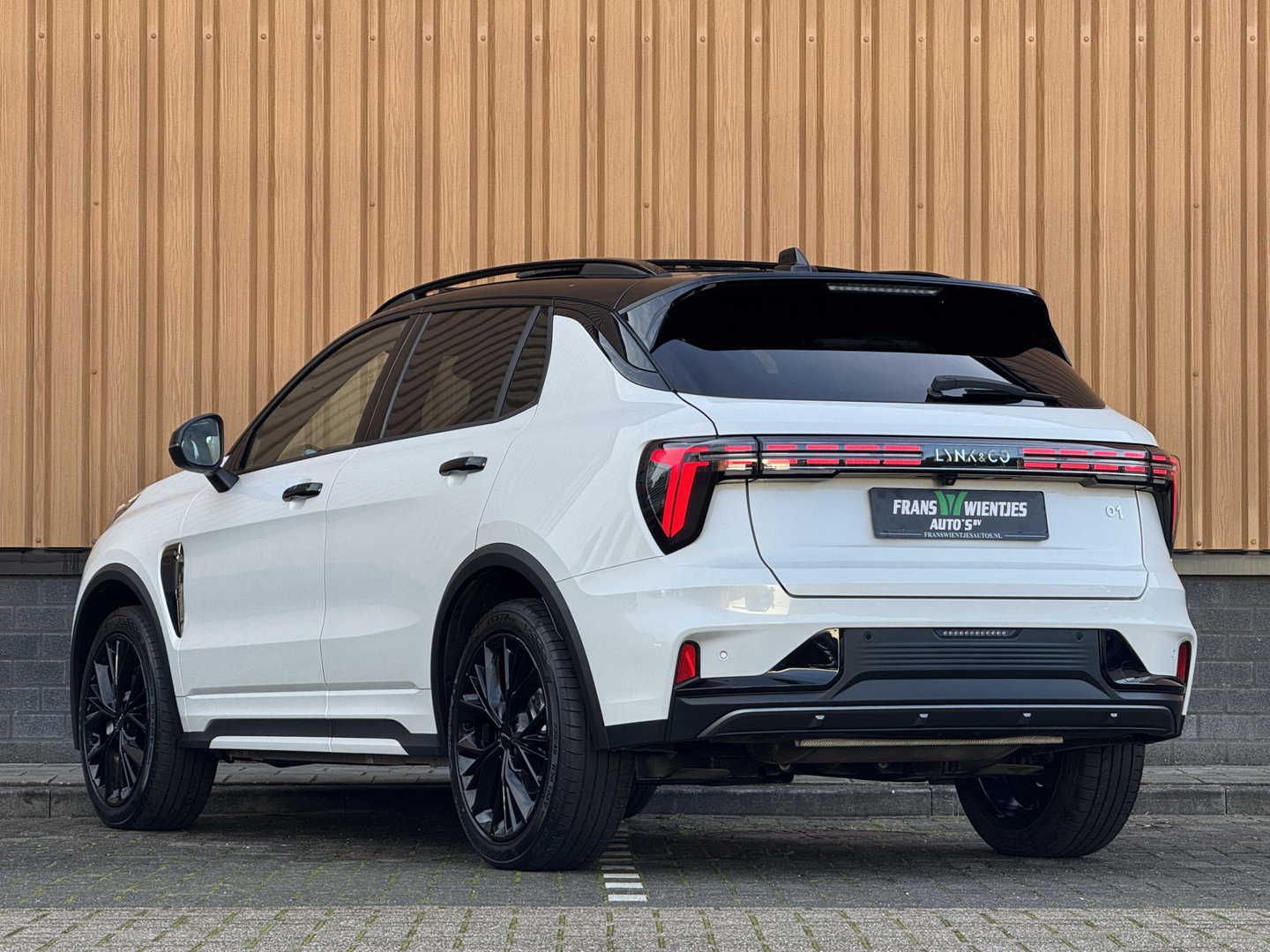 Lynk & Co 01 1.5 More | Panoramadak | Leder | 360° Camera | 20" Lichtmetaal | Infinity | Sfeerverlichtinig | Stuurverwarming | Elektrische Bestuurdersstoel | Stoelverwarming | Apple Carplay | Android Auto |