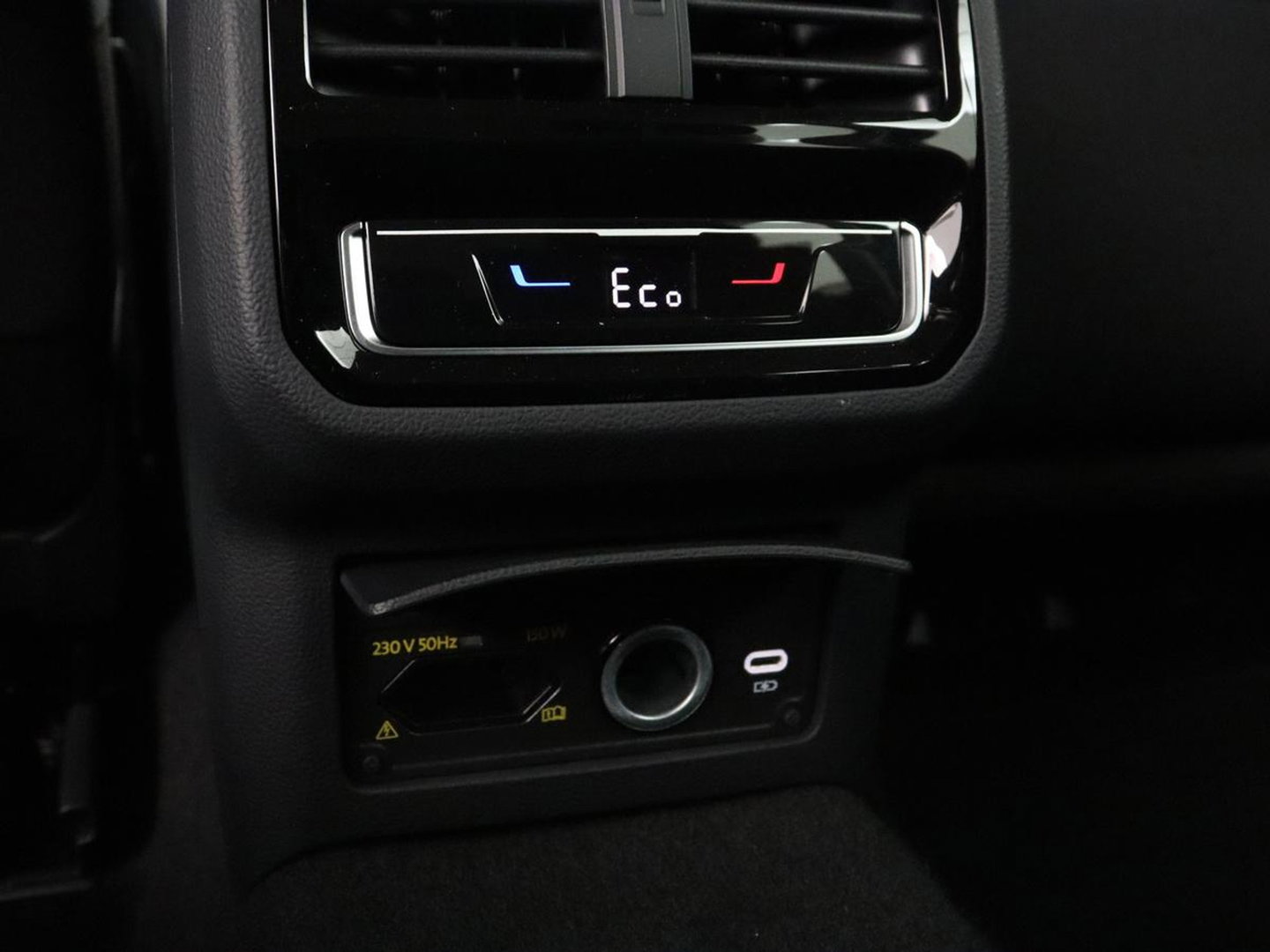 Volkswagen Passat Variant 1.4 TSI PHEV GTE Business | SOH 92,8% | Adaptive Cruise | Stoelverwarming | Massage | Camera | LED | Carplay | Climate control