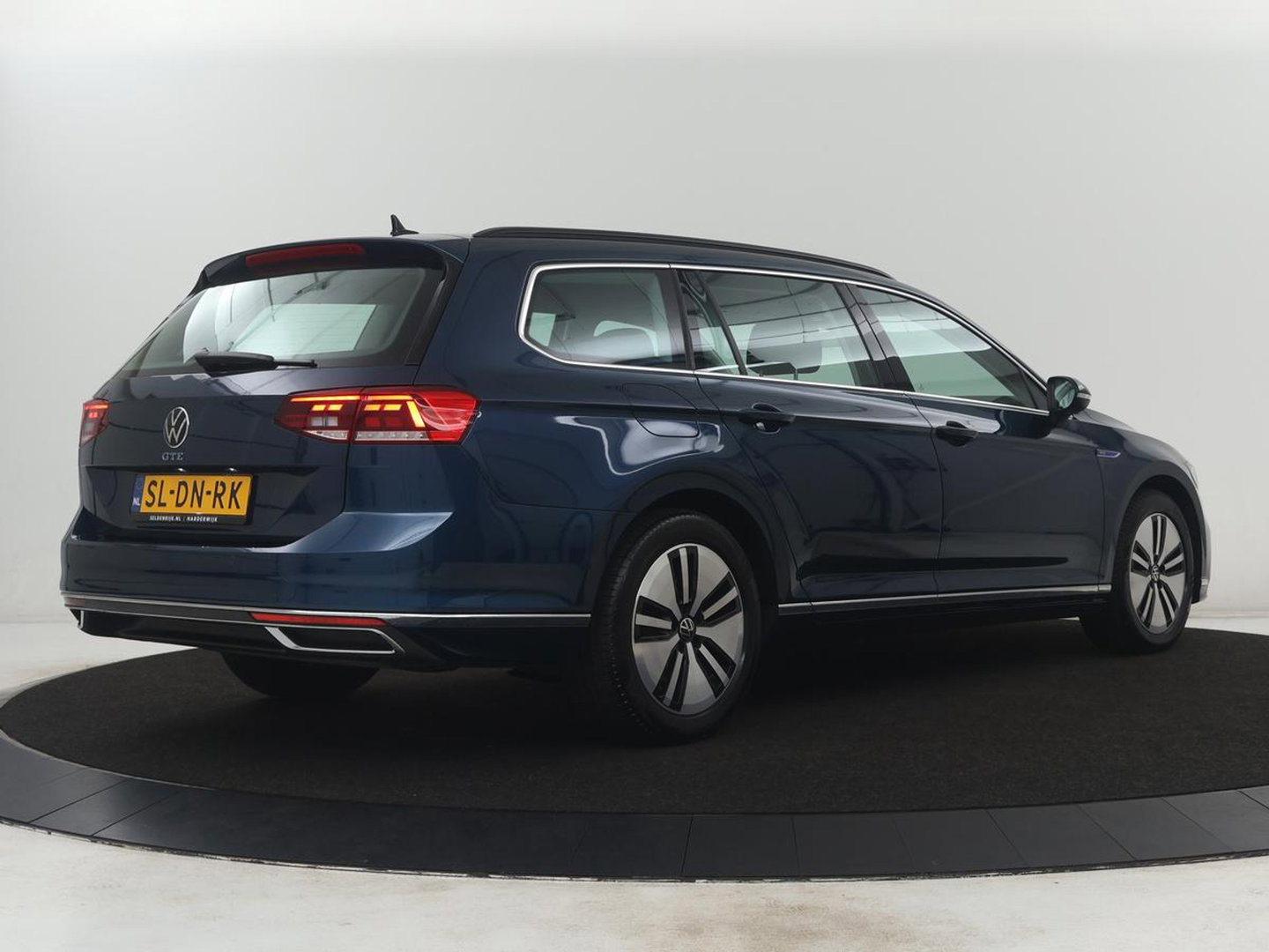 Volkswagen Passat Variant 1.4 TSI PHEV GTE Business | SOH 92,8% | Adaptive Cruise | Stoelverwarming | Massage | Camera | LED | Carplay | Climate control
