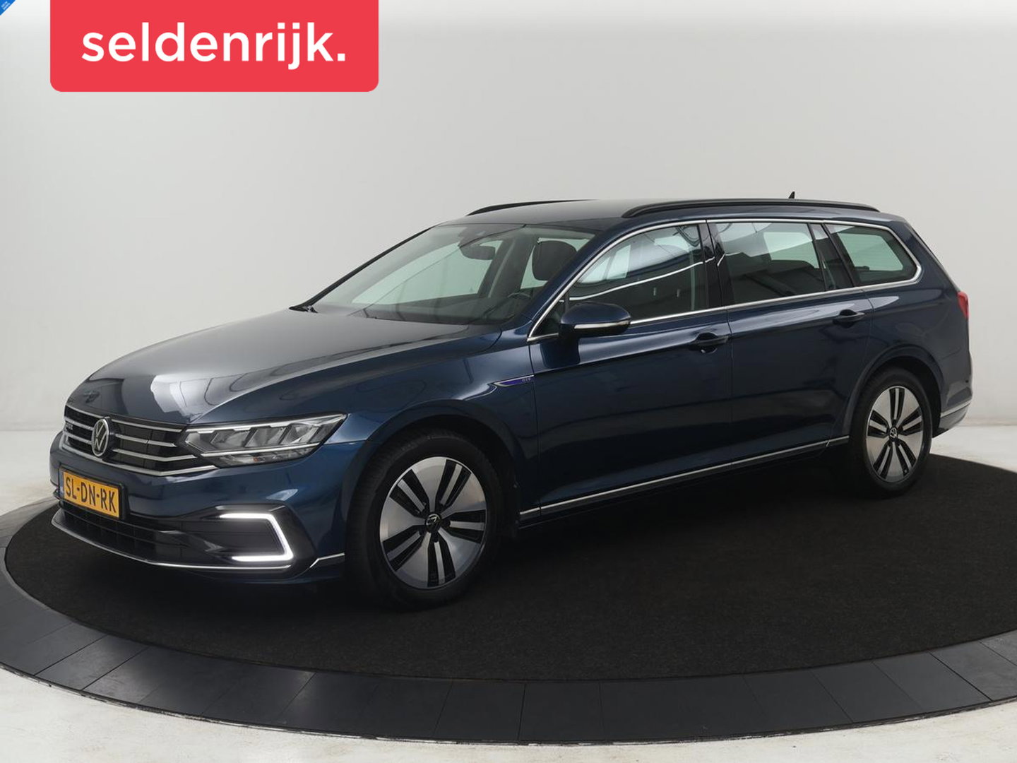 Volkswagen Passat Variant 1.4 TSI PHEV GTE Business | SOH 92,8% | Adaptive Cruise | Stoelverwarming | Massage | Camera | LED | Carplay | Climate control