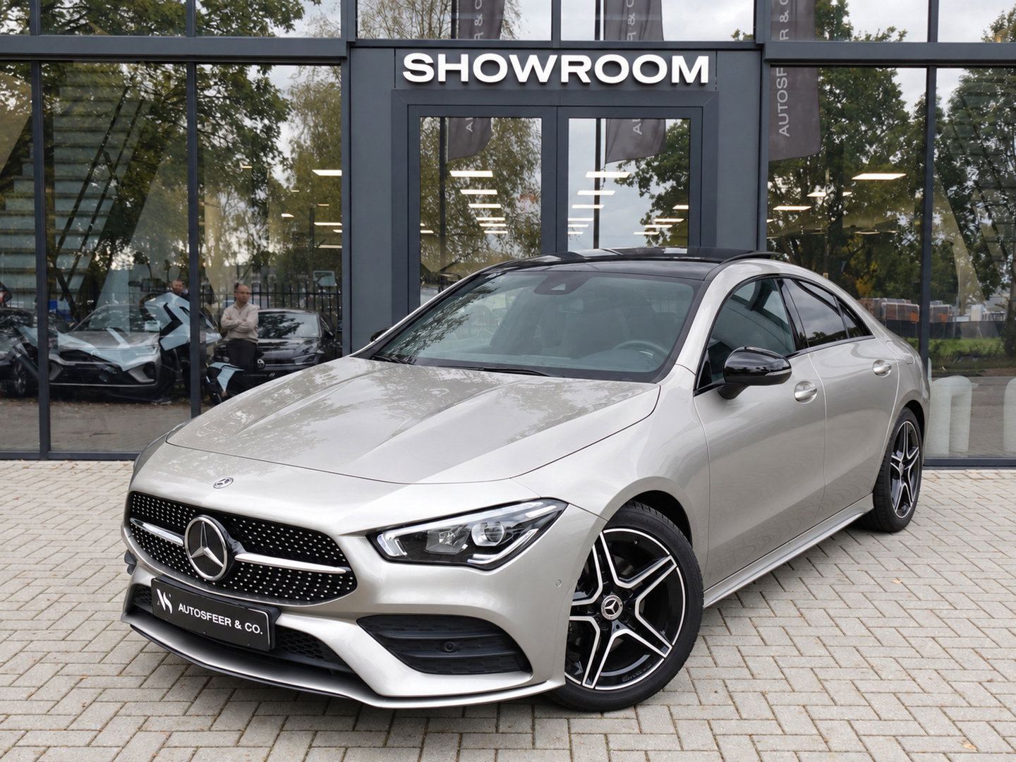 Mercedes-Benz CLA-Klasse 180 AMG PANO CAM SFEER