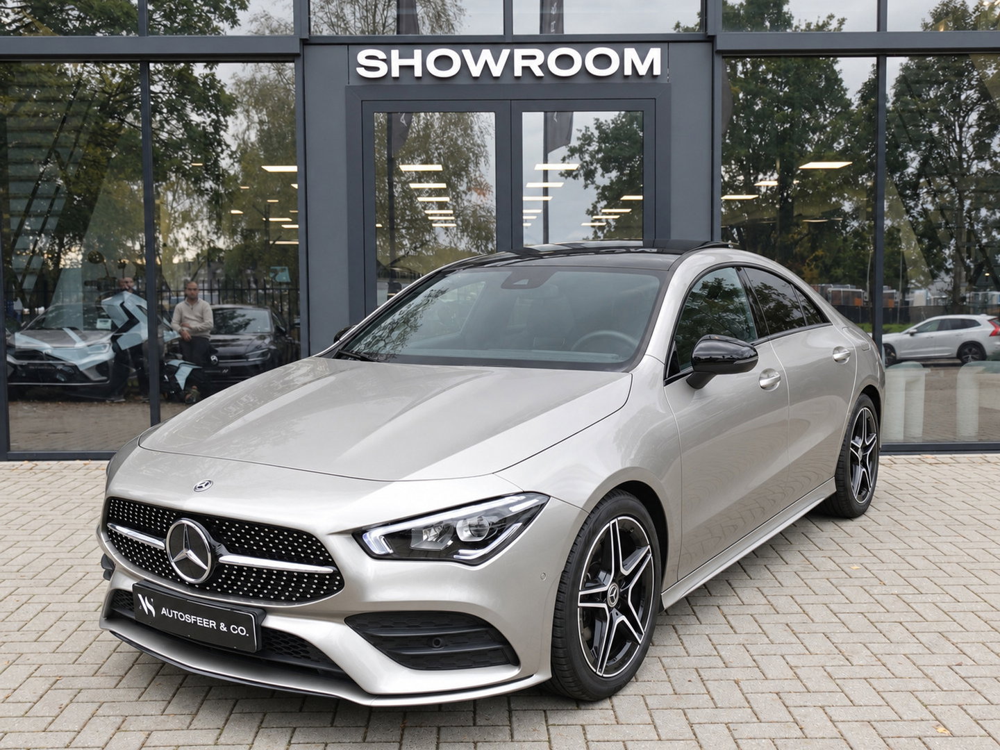 Mercedes-Benz CLA-Klasse 180 AMG PANO CAM SFEER