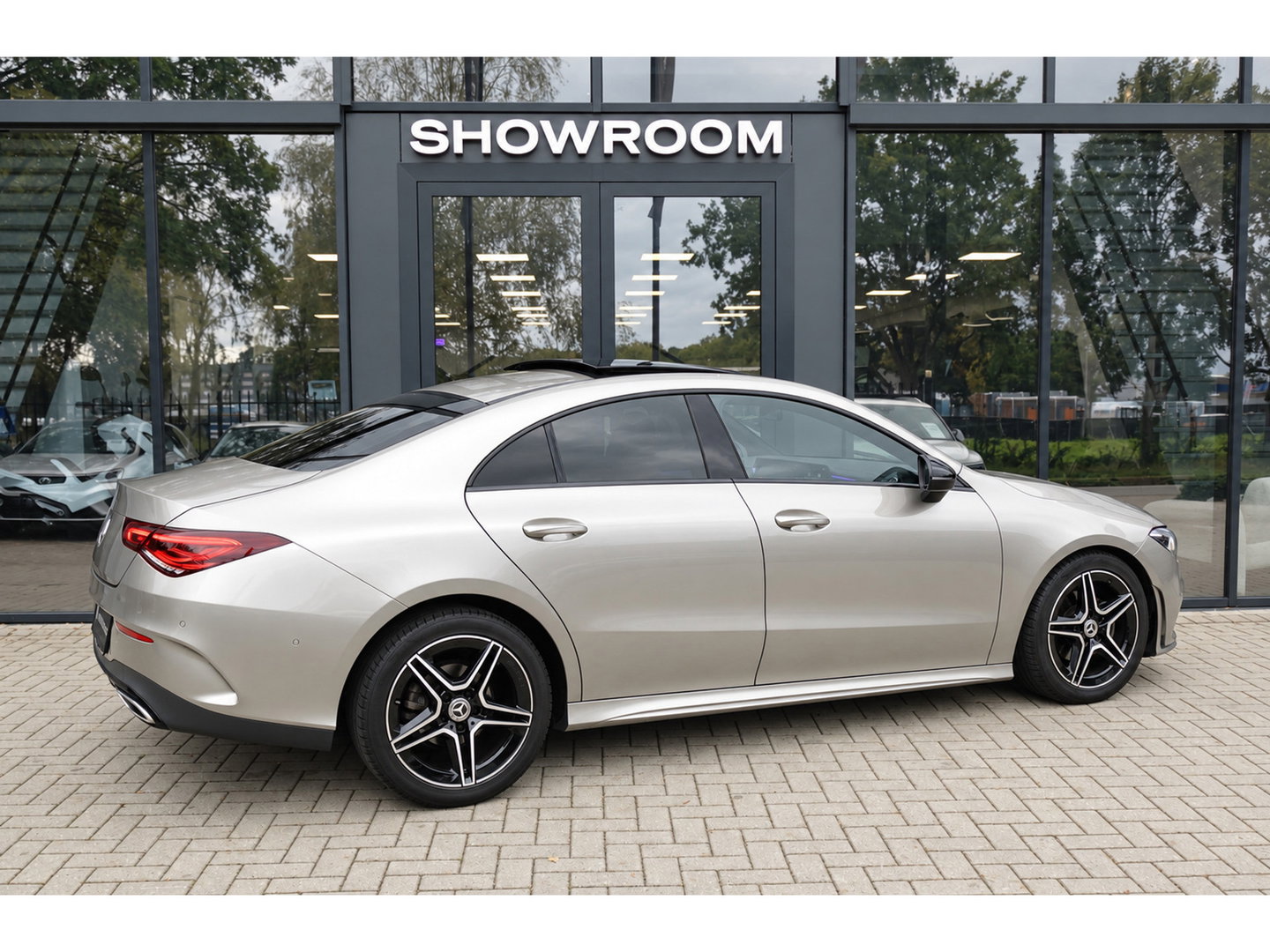 Mercedes-Benz CLA-Klasse 180 AMG PANO CAM SFEER