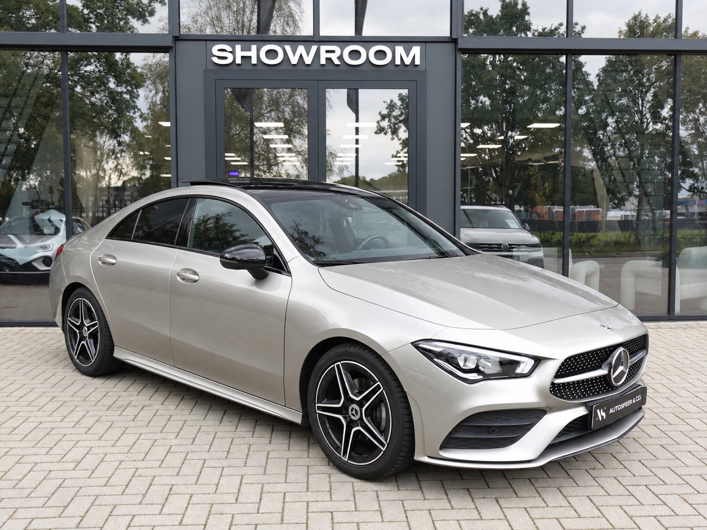 Mercedes-Benz CLA-Klasse 180 AMG PANO CAM SFEER