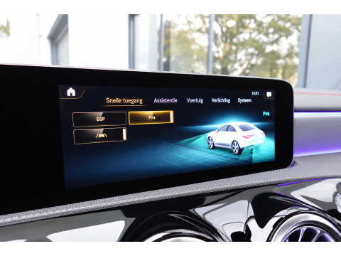 Mercedes-Benz CLA-Klasse 180 AMG PANO CAM SFEER