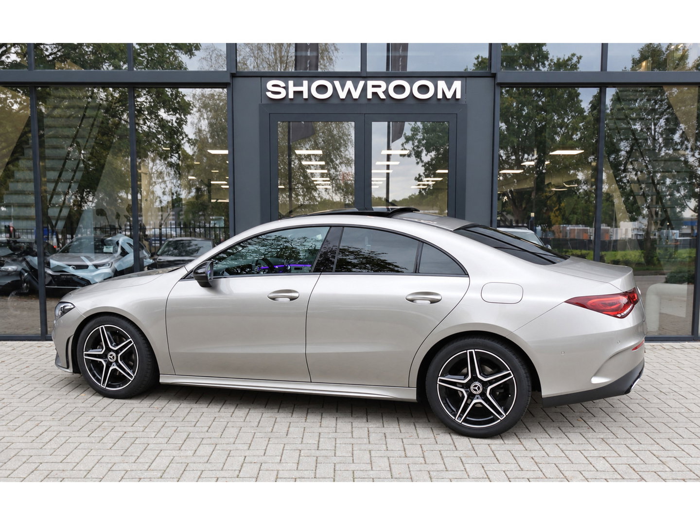 Mercedes-Benz CLA-Klasse 180 AMG PANO CAM SFEER