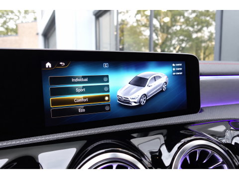 Mercedes-Benz CLA-Klasse 180 AMG PANO CAM SFEER