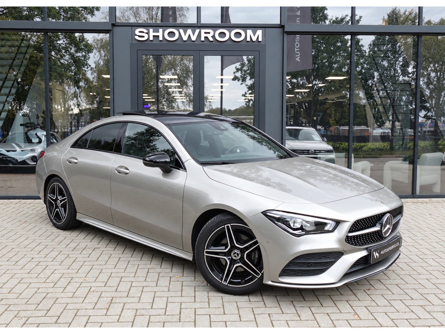 Mercedes-Benz CLA-Klasse 180 AMG PANO CAM SFEER