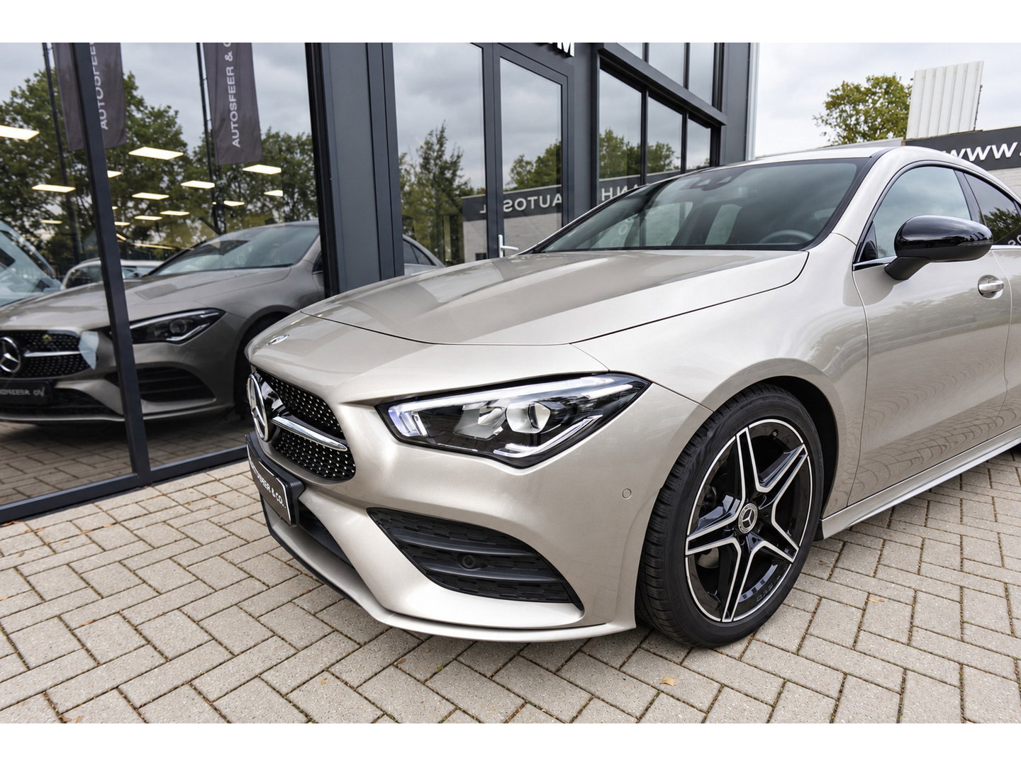 Mercedes-Benz CLA-Klasse 180 AMG PANO CAM SFEER