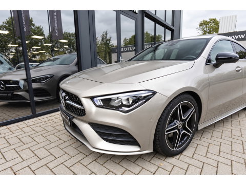 Mercedes-Benz CLA-Klasse 180 AMG PANO CAM SFEER
