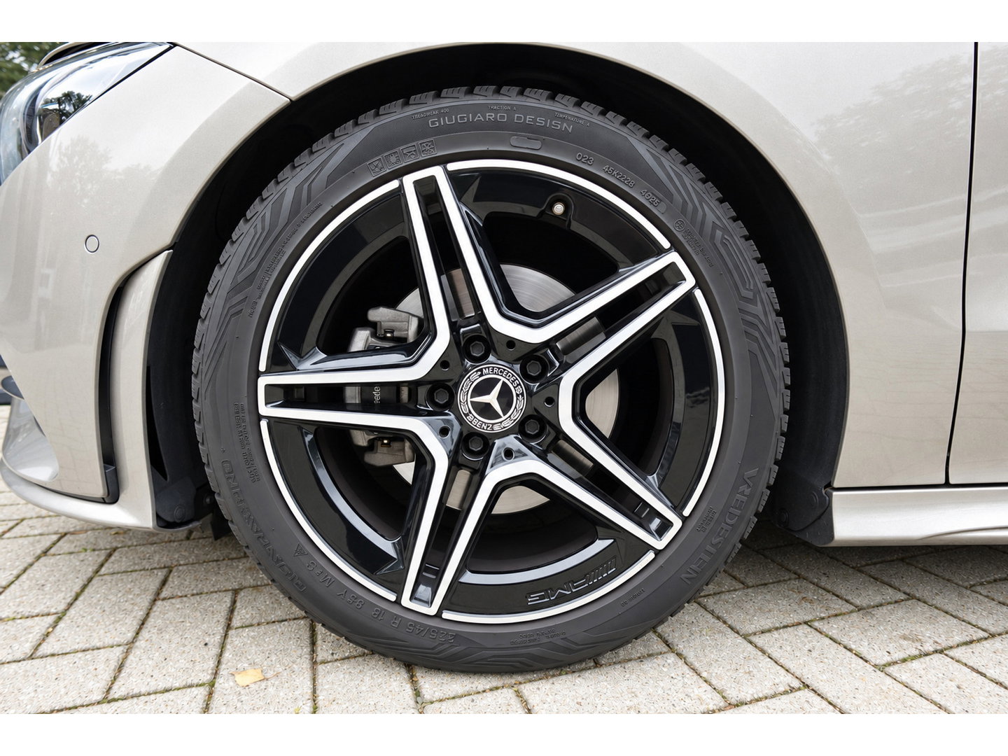 Mercedes-Benz CLA-Klasse 180 AMG PANO CAM SFEER