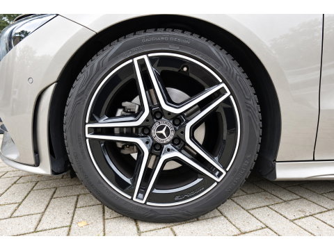 Mercedes-Benz CLA-Klasse 180 AMG PANO CAM SFEER
