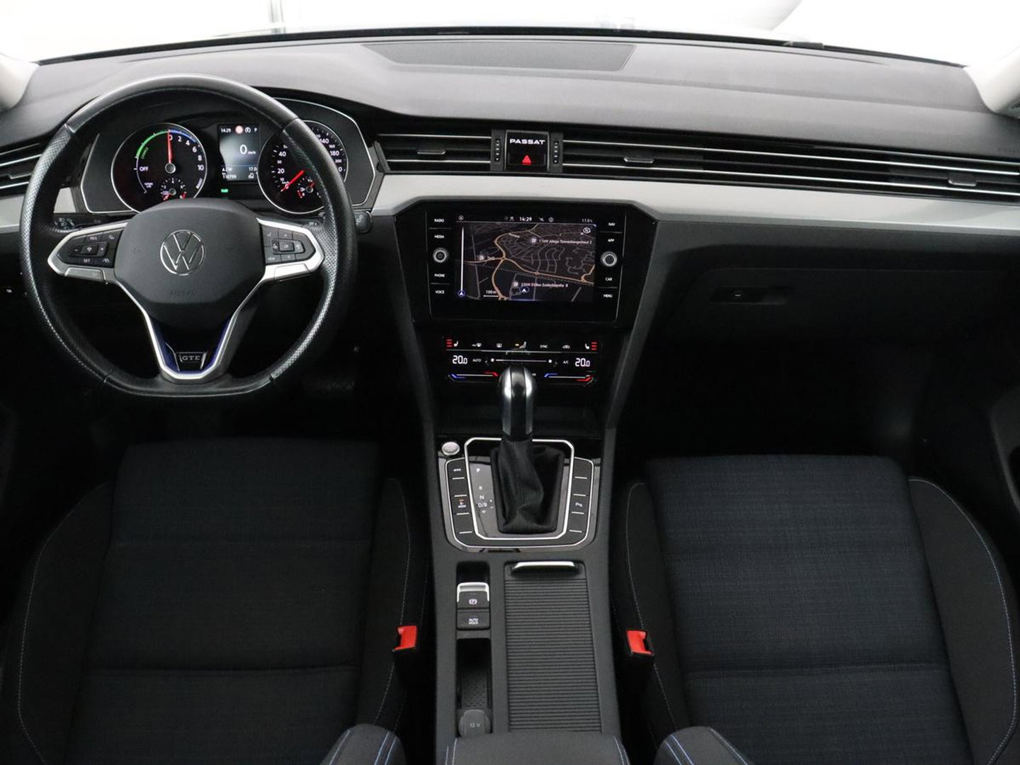 Volkswagen Passat Variant 1.4 TSI PHEV GTE Business | SOH 92,8% | Adaptive Cruise | Stoelverwarming | Massage | Camera | LED | Carplay | Climate control