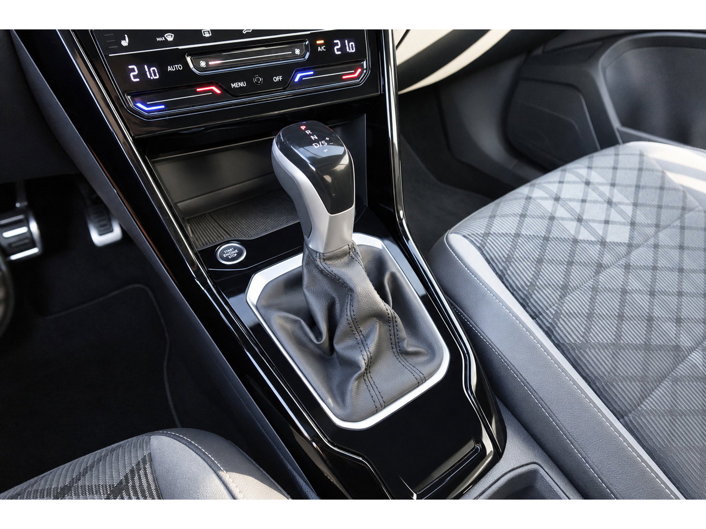 Volkswagen T-Roc 1.5 TSI R-Line PANO BEATS ASCOT GREY VOL