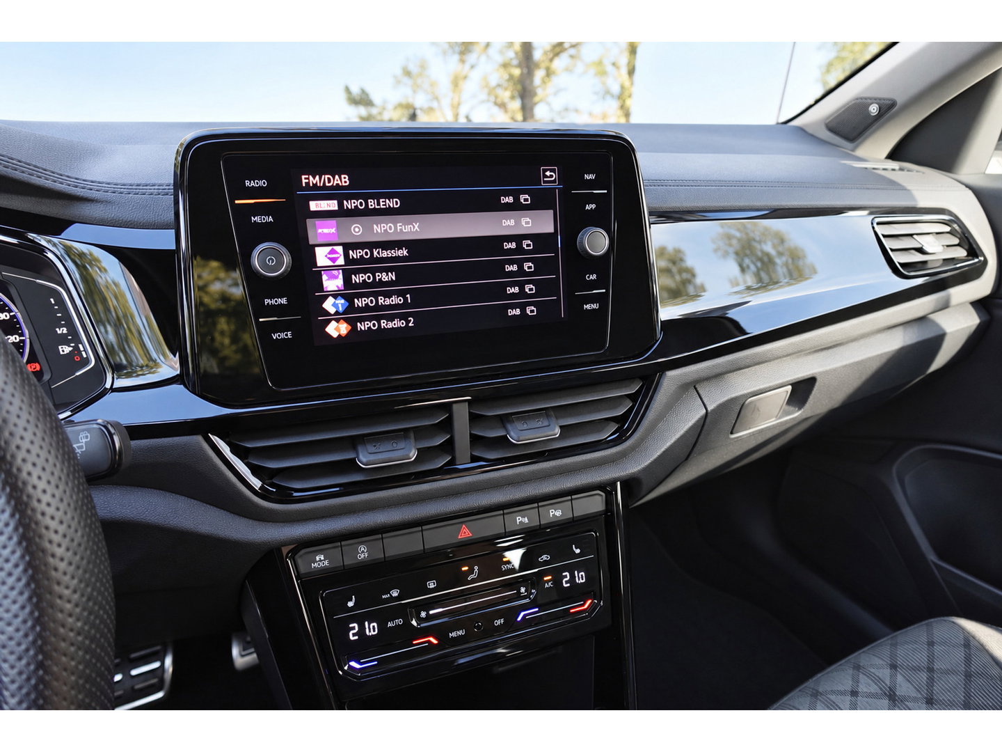 Volkswagen T-Roc 1.5 TSI R-Line PANO BEATS ASCOT GREY VOL
