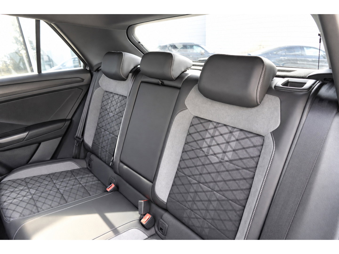 Volkswagen T-Roc 1.5 TSI R-Line PANO BEATS ASCOT GREY VOL