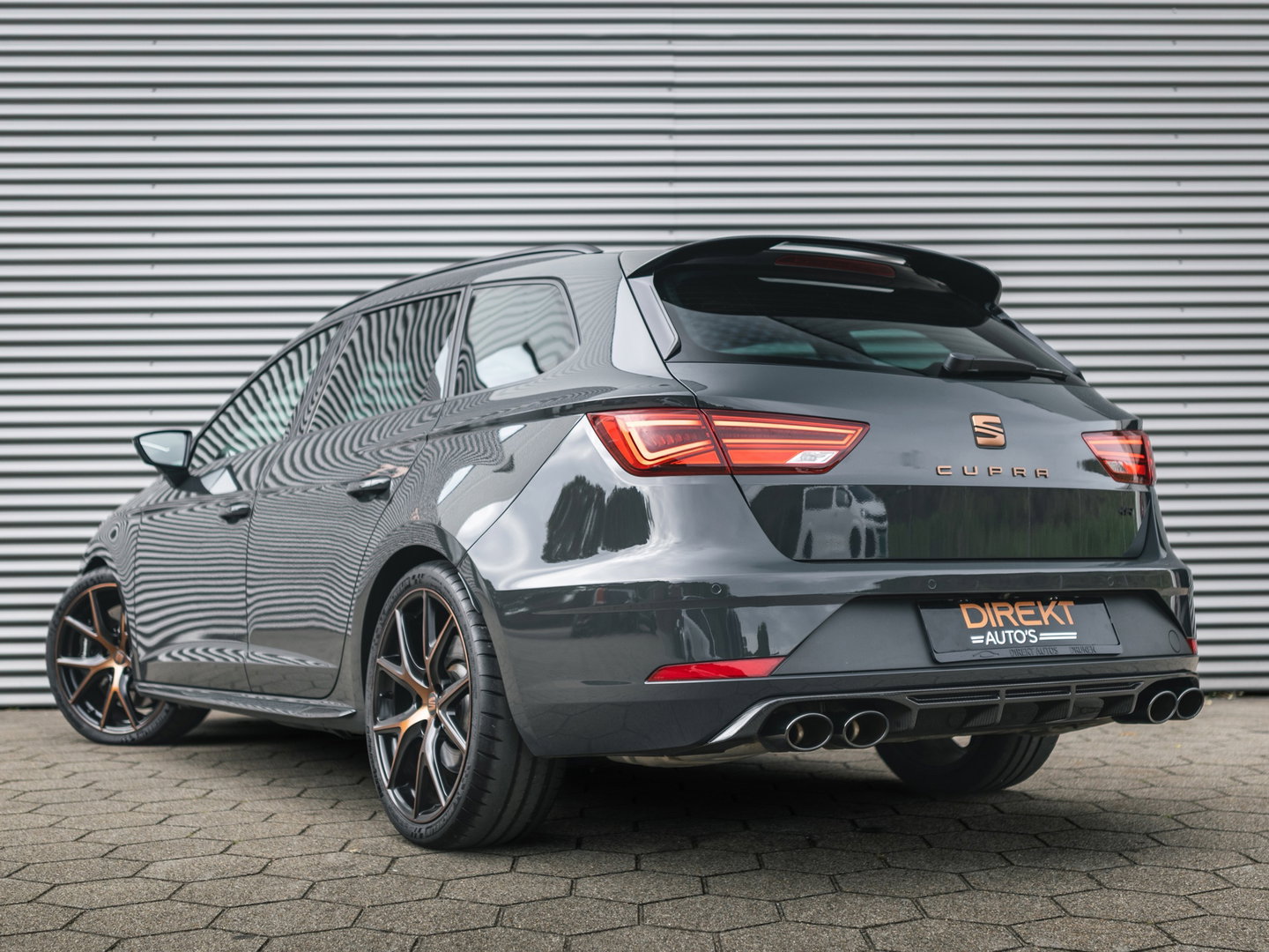 SEAT Leon ST 2.0 TSI CUPRA R 4DRIVE BLACKNESS GREY CARBON