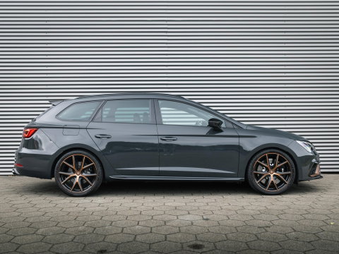SEAT Leon ST 2.0 TSI CUPRA R 4DRIVE BLACKNESS GREY CARBON