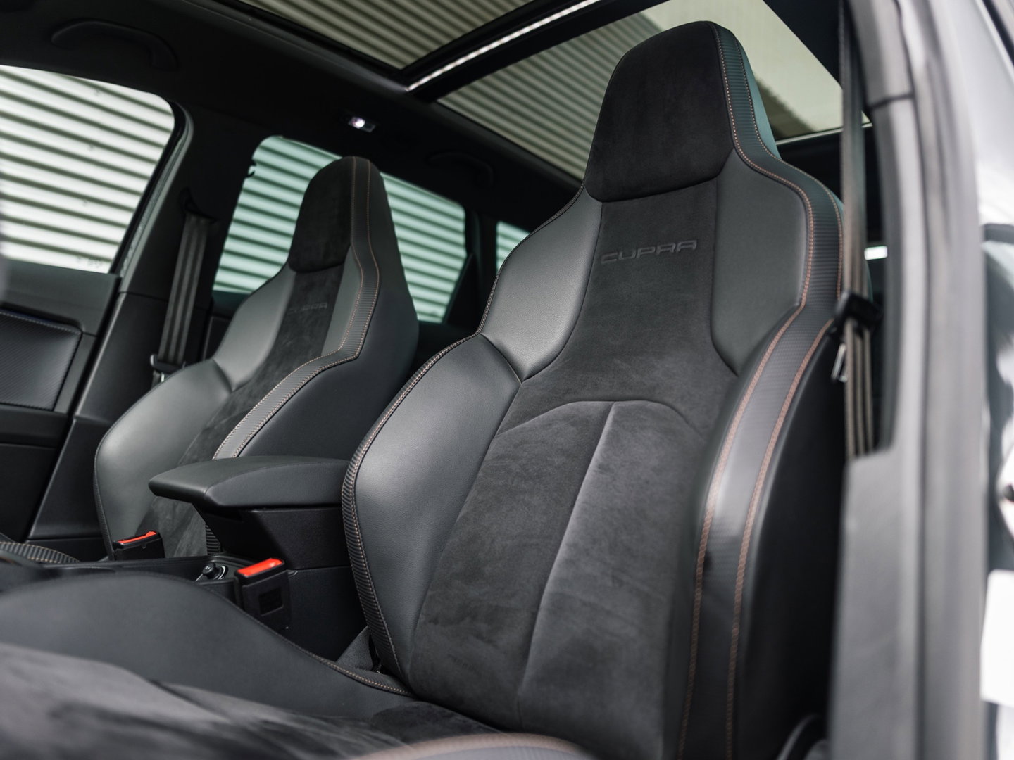 SEAT Leon ST 2.0 TSI CUPRA R 4DRIVE BLACKNESS GREY CARBON