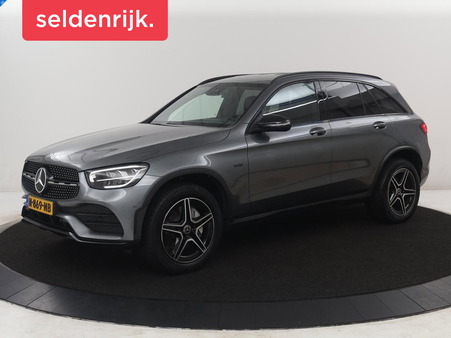 Mercedes-Benz GLC 300e 4MATIC Premium Plus | SOH 94,4% | Half leder | Cruise control | Stoelverwarming | Trekhaak | Camera | Park assist | Carplay | Sfeerverlichting | Climate control