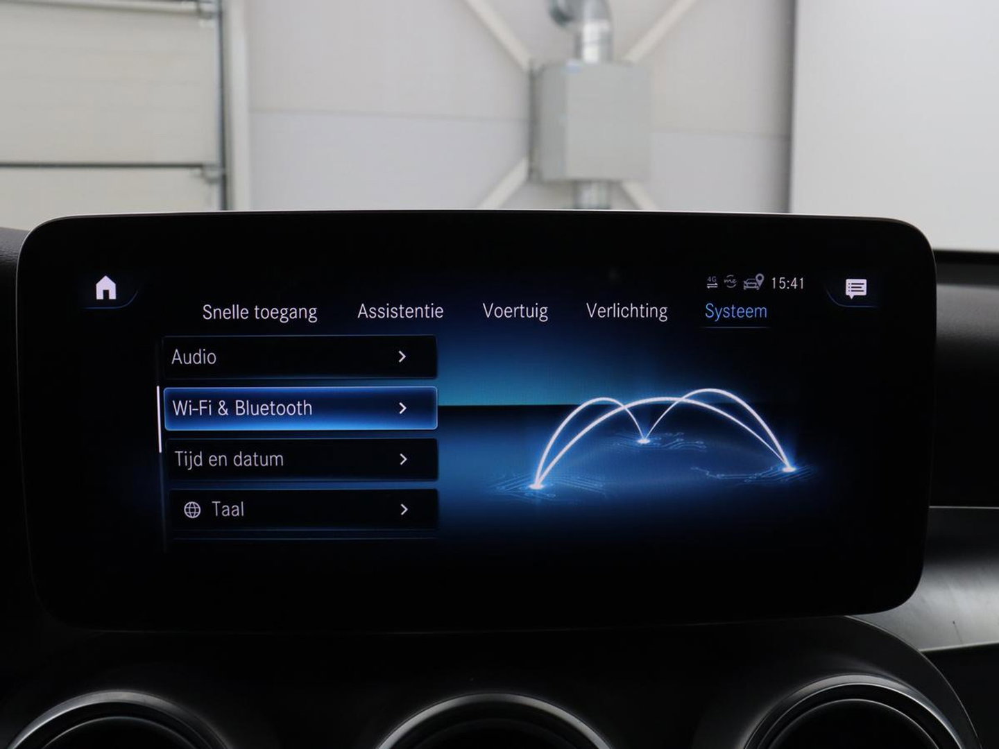 Mercedes-Benz GLC 300e 4MATIC Premium Plus | SOH 94,4% | Half leder | Cruise control | Stoelverwarming | Trekhaak | Camera | Park assist | Carplay | Sfeerverlichting | Climate control