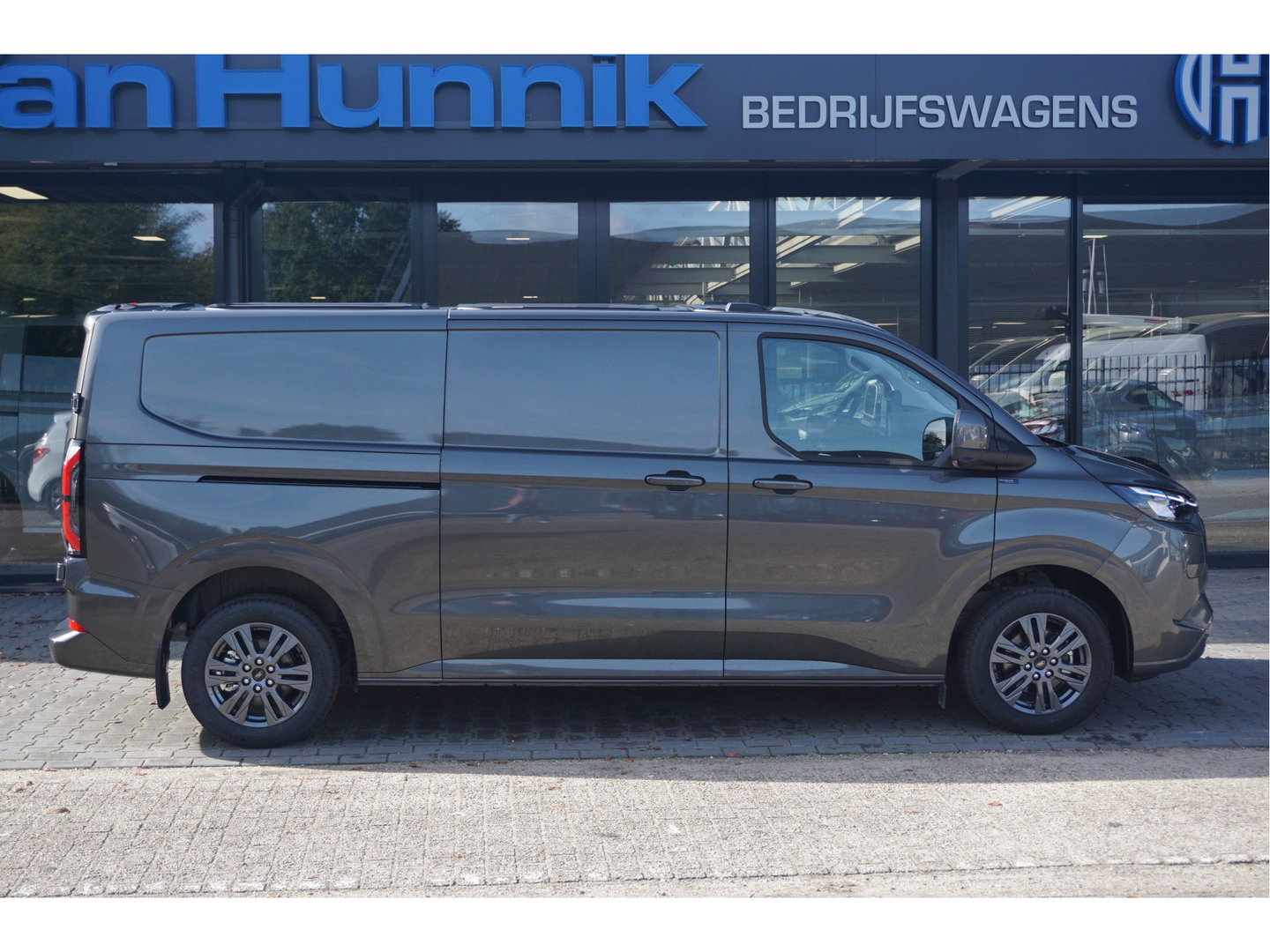 Ford Transit Custom 340L 218PK 71KWH Limited Elektrisch AUT BPM VRIJ!! Navi, ACC, 360° Cam, 17" LM, Trekhaak!! NR. EC32