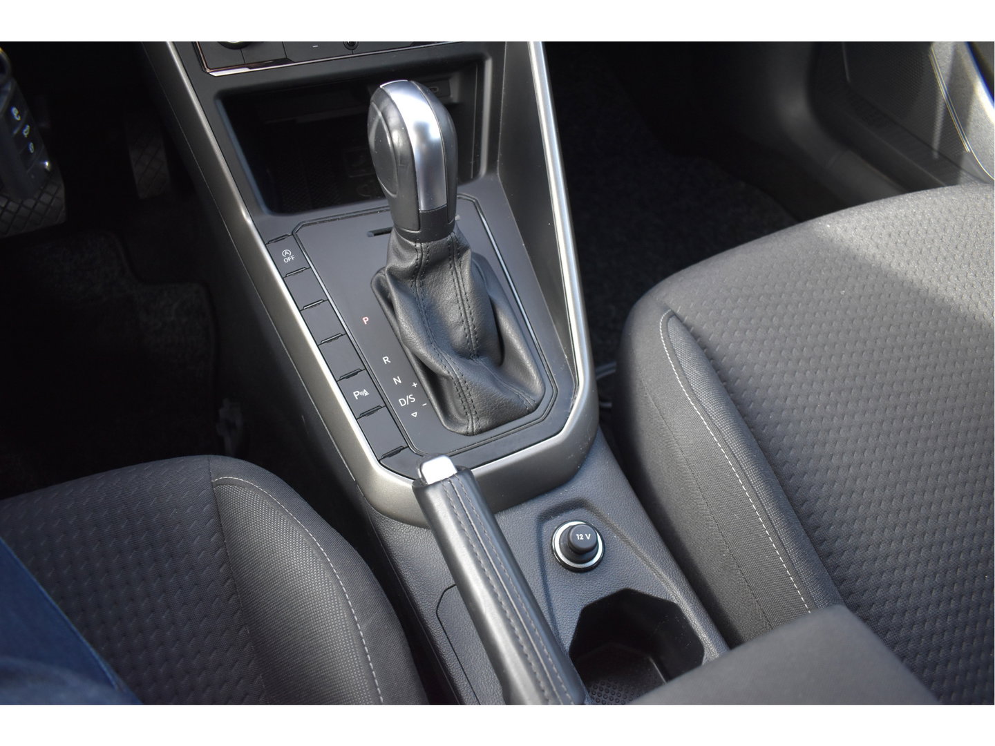 Volkswagen Polo 1.0 TSI R-Line Edition Executive 96 pk | NL-Auto | Carplay | Autom.airco | Adapt.CC | DAB | PDC rondom | LM-Velgen | NAP