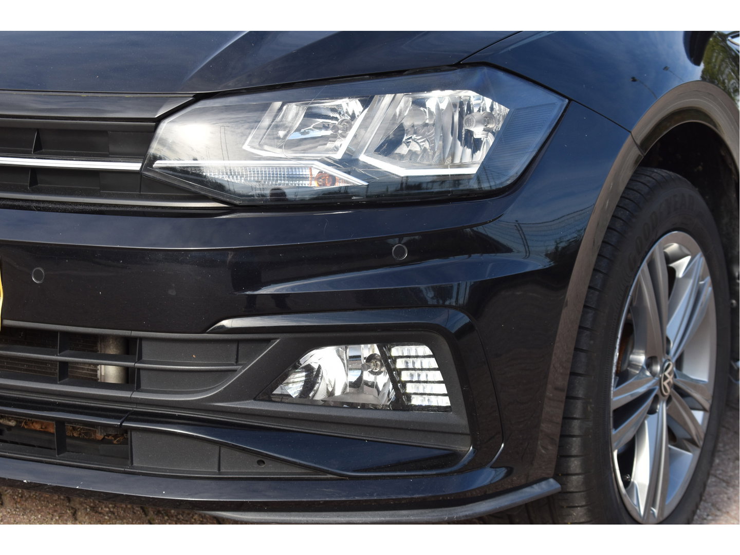 Volkswagen Polo 1.0 TSI R-Line Edition Executive 96 pk | NL-Auto | Carplay | Autom.airco | Adapt.CC | DAB | PDC rondom | LM-Velgen | NAP