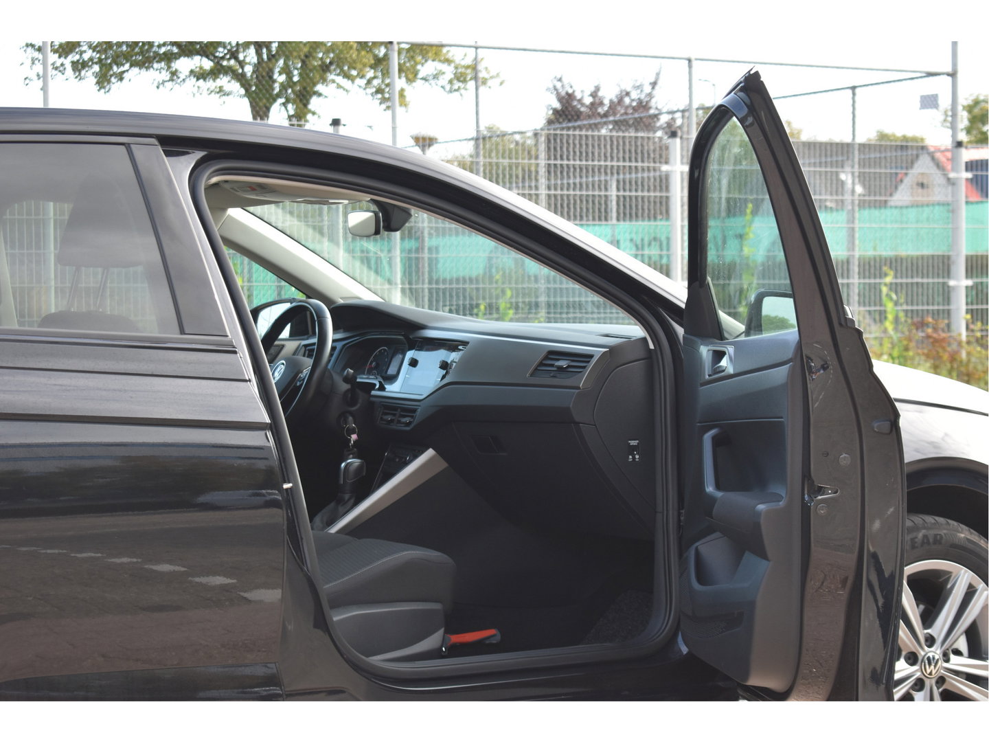 Volkswagen Polo 1.0 TSI R-Line Edition Executive 96 pk | NL-Auto | Carplay | Autom.airco | Adapt.CC | DAB | PDC rondom | LM-Velgen | NAP