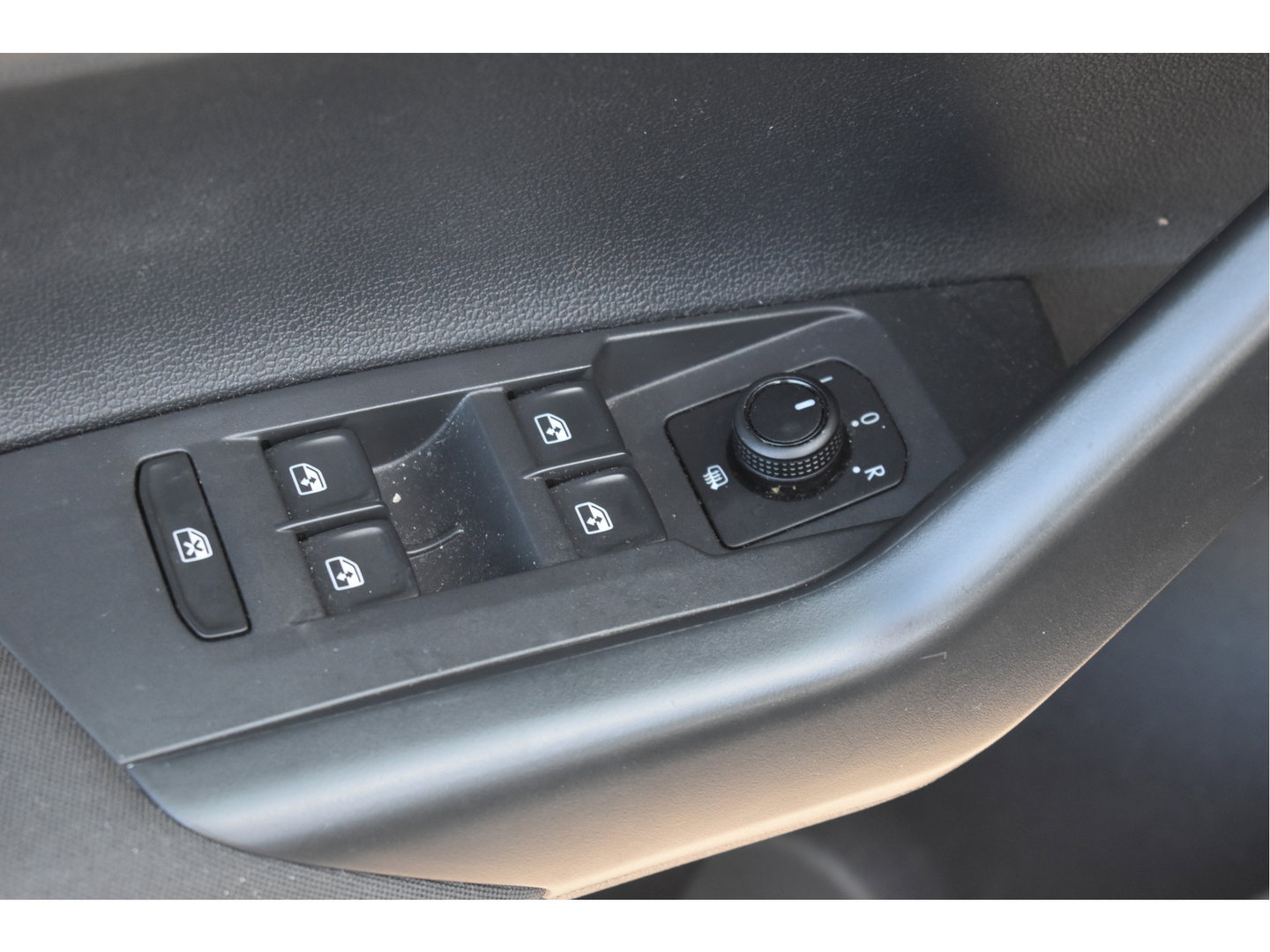 Volkswagen Polo 1.0 TSI R-Line Edition Executive 96 pk | NL-Auto | Carplay | Autom.airco | Adapt.CC | DAB | PDC rondom | LM-Velgen | NAP