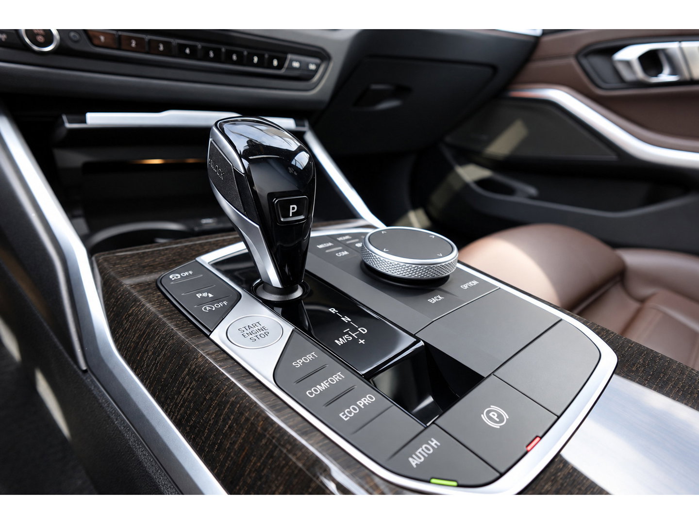 BMW 3-serie 320i High Executive PANO H&K LEDER