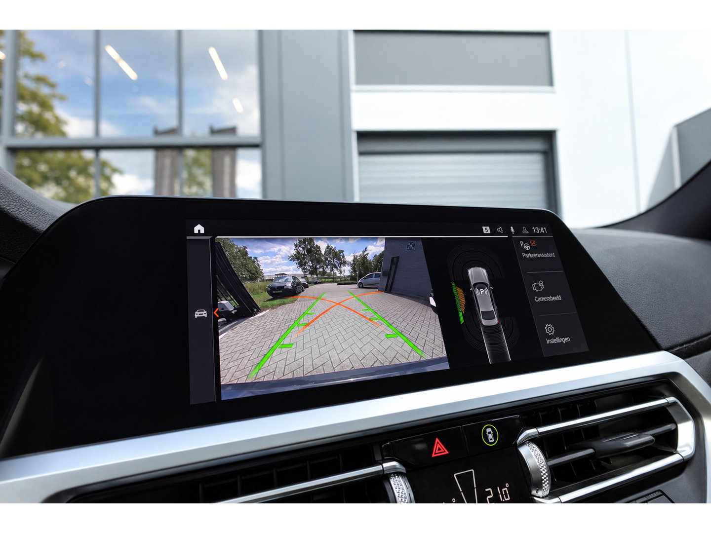 BMW 3-serie 320i High Executive PANO H&K LEDER