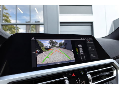 BMW 3-serie 320i High Executive PANO H&K LEDER