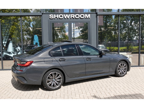 BMW 3-serie 320i High Executive PANO H&K LEDER