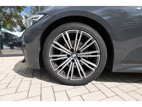 BMW 3-serie 320i High Executive PANO H&K LEDER