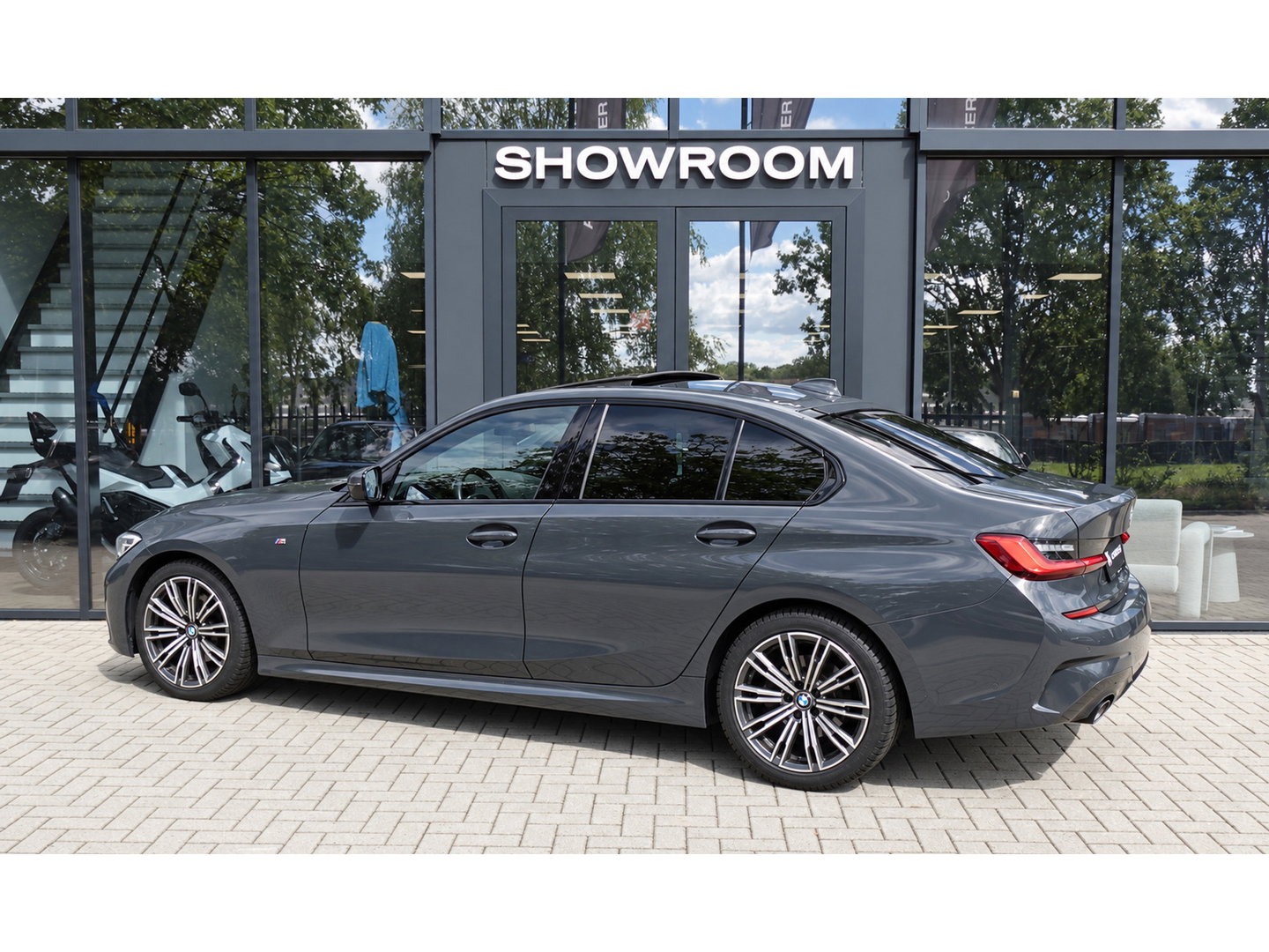 BMW 3-serie 320i High Executive PANO H&K LEDER
