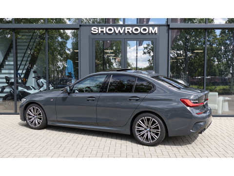 BMW 3-serie 320i High Executive PANO H&K LEDER