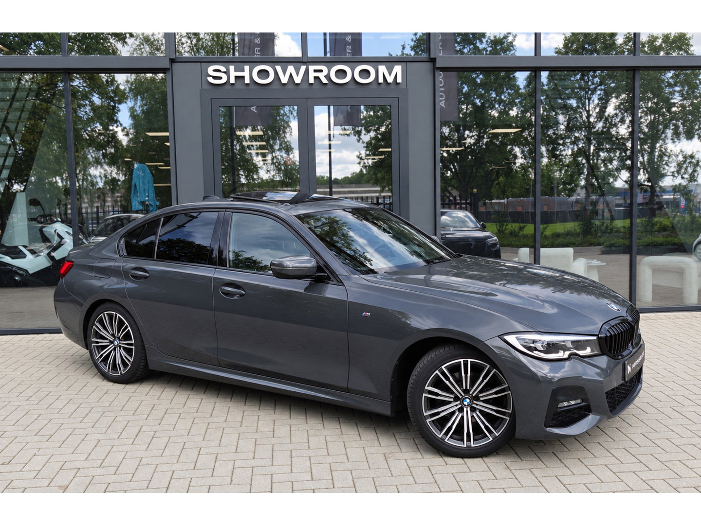 BMW 3-serie 320i High Executive PANO H&K LEDER