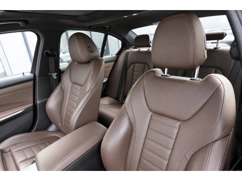 BMW 3-serie 320i High Executive PANO H&K LEDER