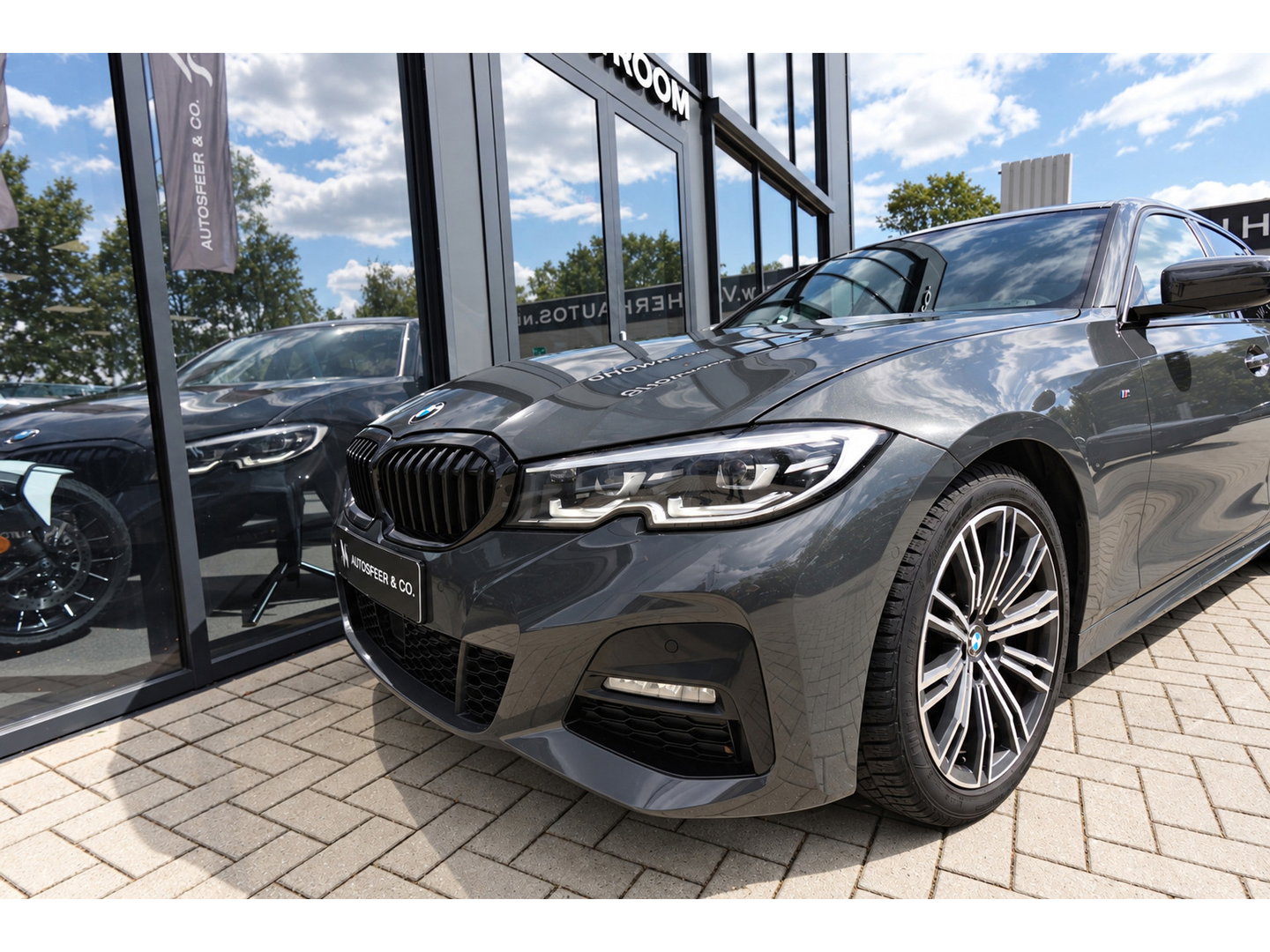 BMW 3-serie 320i High Executive PANO H&K LEDER