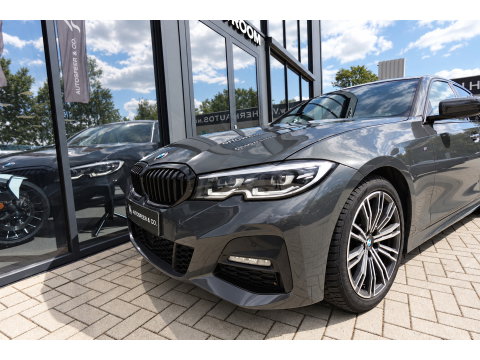 BMW 3-serie 320i High Executive PANO H&K LEDER