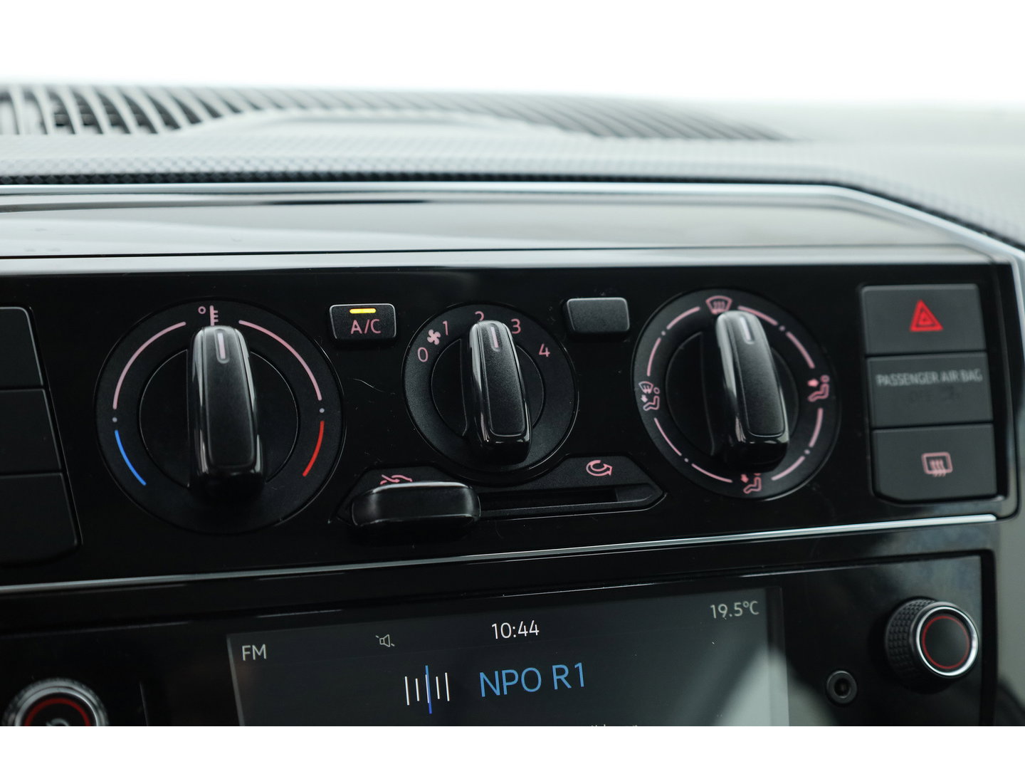 Volkswagen up! 1.0 BMT move up! | Rijklaar! | Bluetooth | Cruise | All Seasons | PDC A | Airco