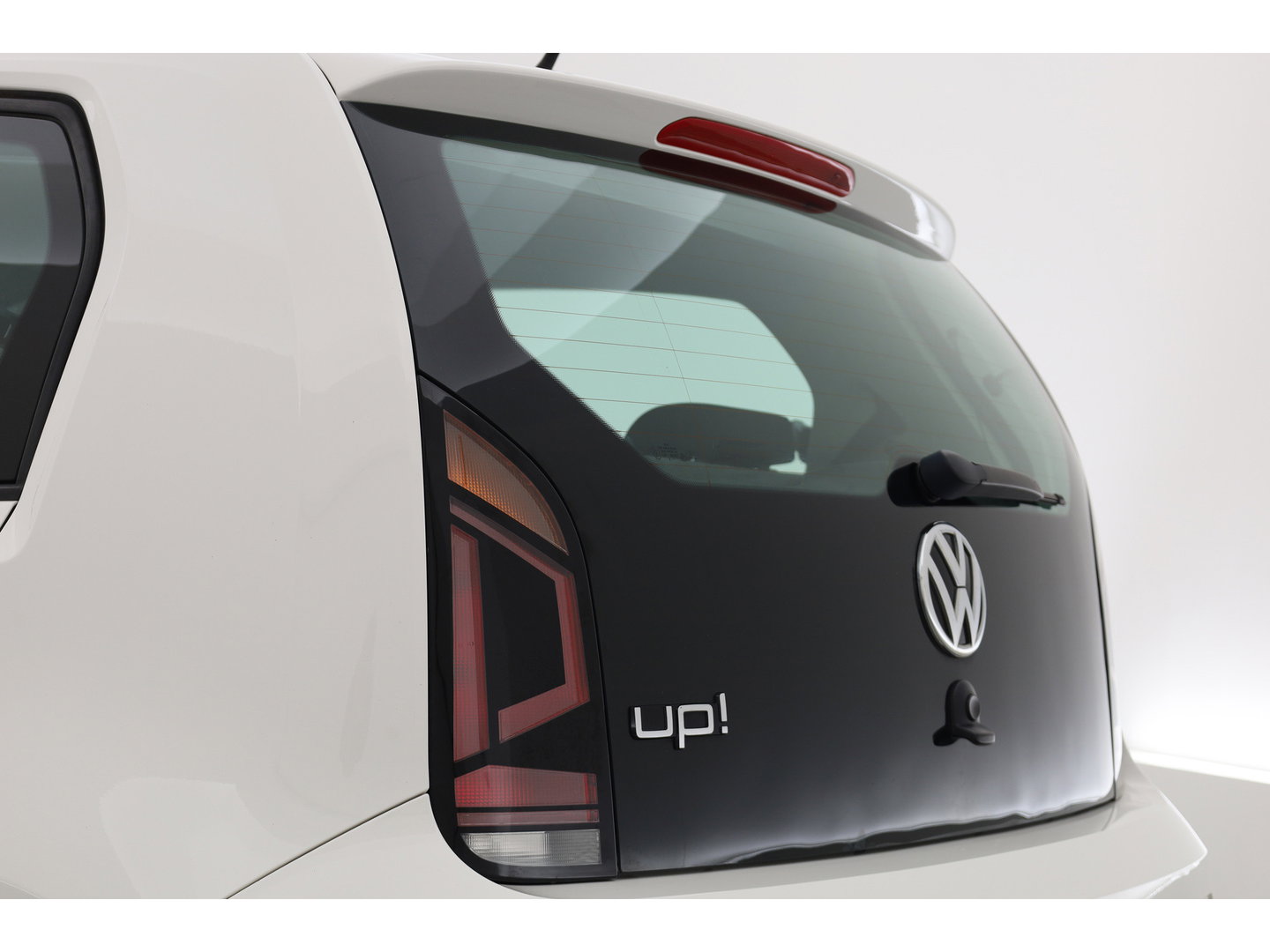 Volkswagen up! 1.0 BMT move up! | Rijklaar! | Bluetooth | Cruise | All Seasons | PDC A | Airco