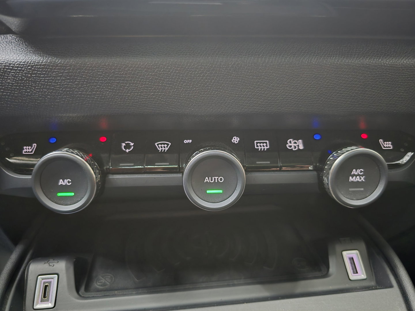 Citroën Ë-C4 You 50 kWh Pano HUD PDC Leder Navi Camera LM SOH 90% 18"LM
